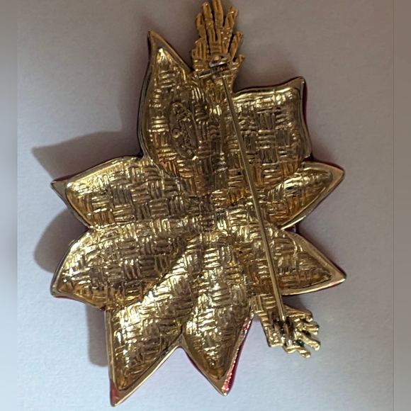 Vintage Danecraft Enamel Poinsettia Brooch - Picture 11 of 11